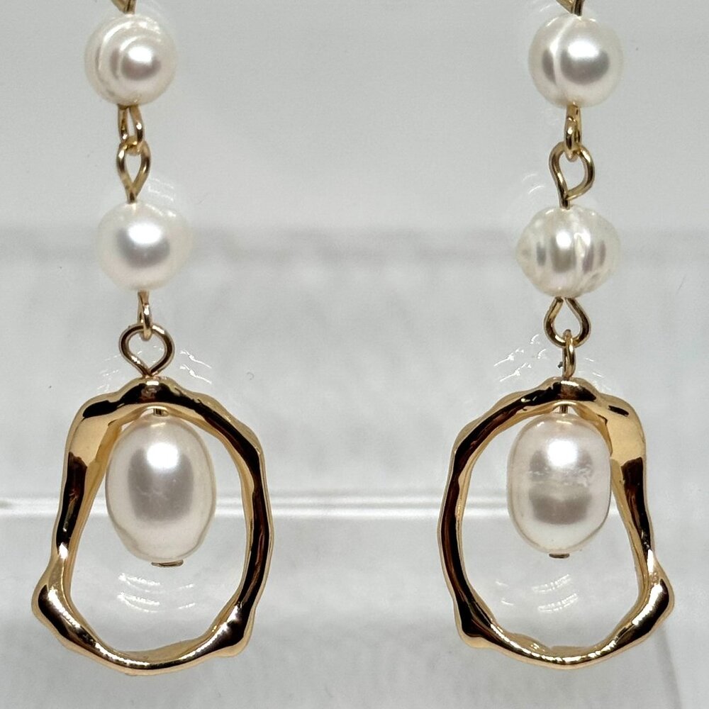 Gold tone dangle earrings with natural freshwater pearls, NWOT